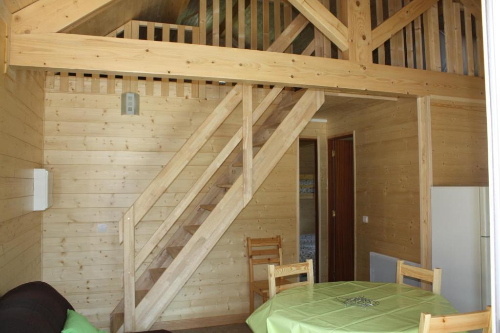Parc Residentiel De Loisir : Le Loup Blanc Du Riou Hotel Barcelonnette Room photo